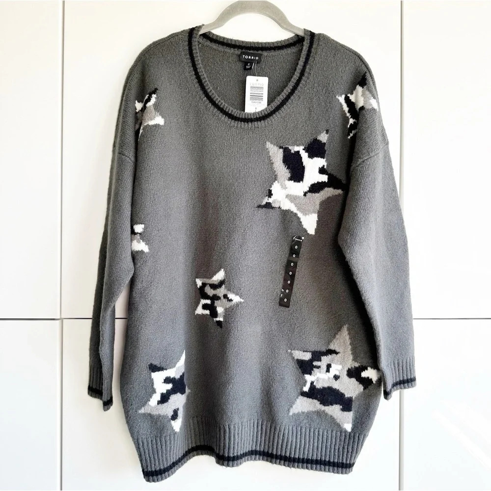 Torrid Sweater Gray With Stars Black White Crew Neck Long Sleeve NWT Size 0